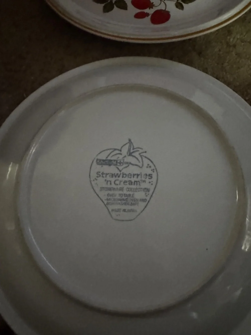 4 Sheffield Strawberries n Cream Dinner Plates Stoneware 10 1/2” Cottage Core
